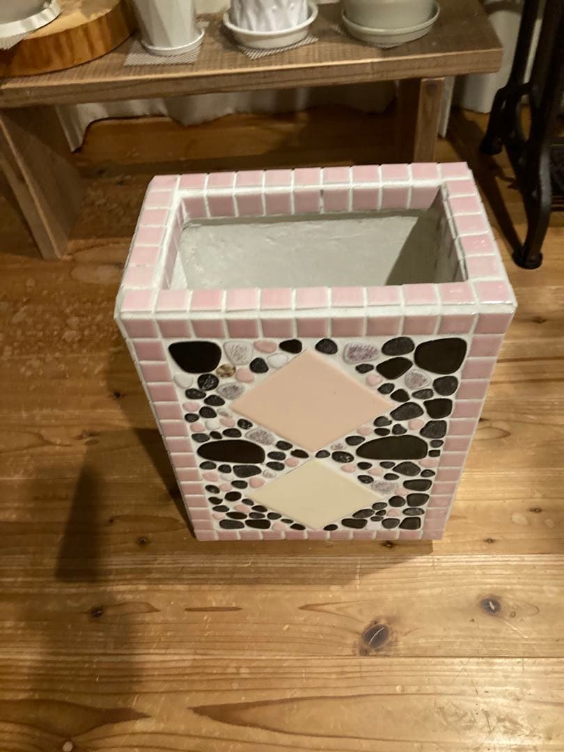 昭和レトロ　アンブレラスタンド　タイル貼り　傘立て