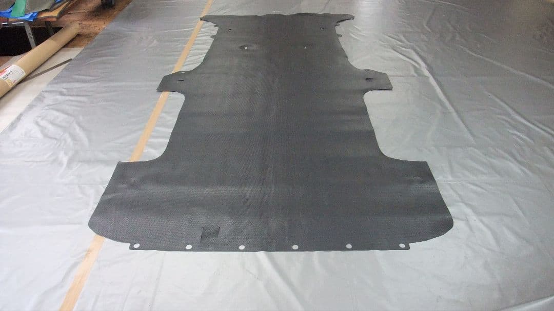 は*い様 新車取り外し　200系ハイエース標準ボディ（5ドア車）荷台カーペット