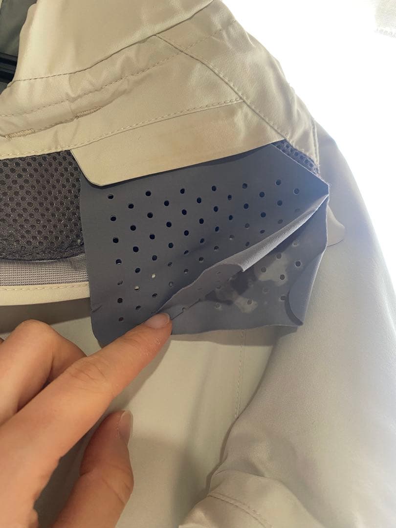 モンベル　ストームパーカSサイズ　アイボリー