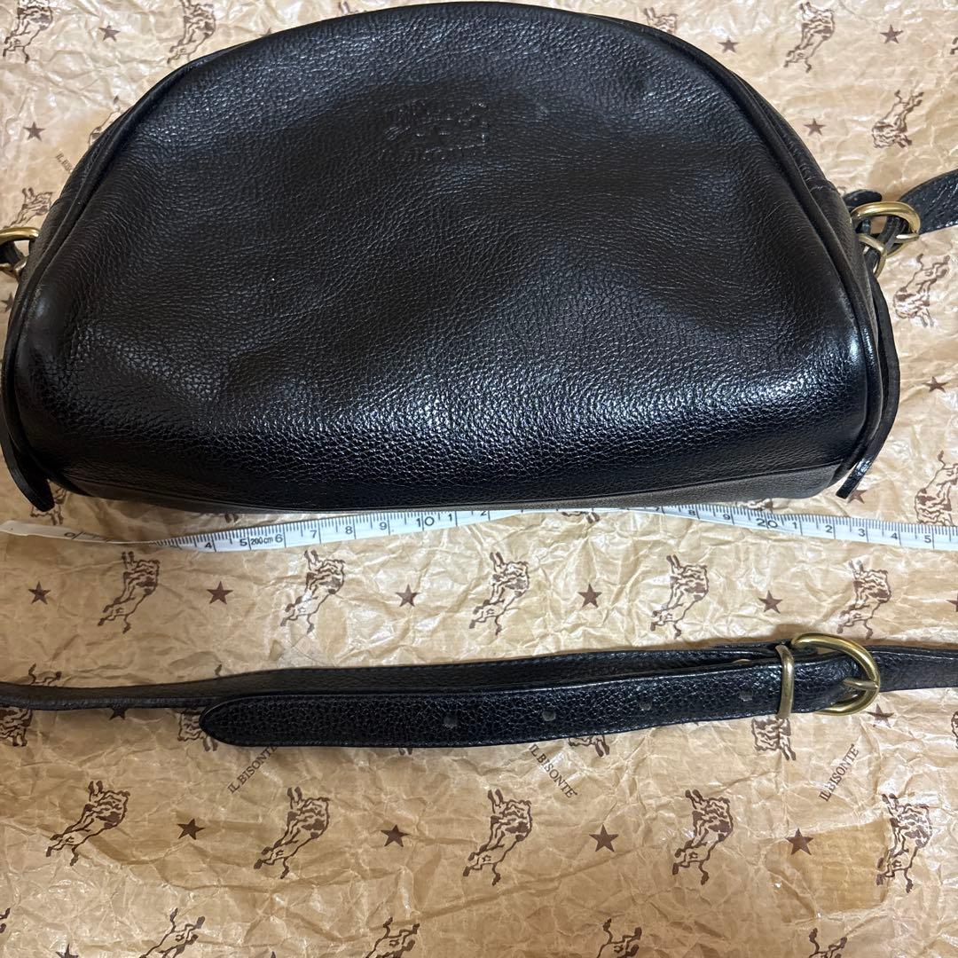 IL BISONTEレザー ショルダーバッグ ハーフムーン 半月型 ブラック