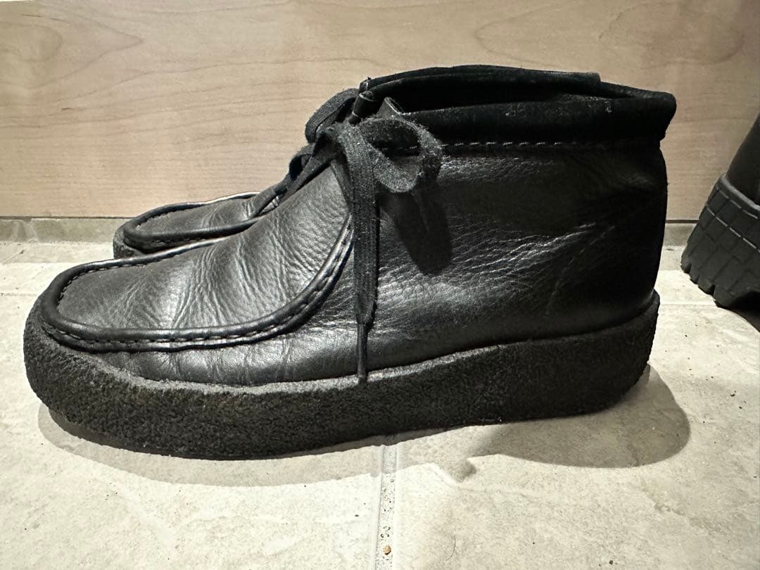 クラークス オリジナルズ ワラビー ブーツ シボ革 ブラック