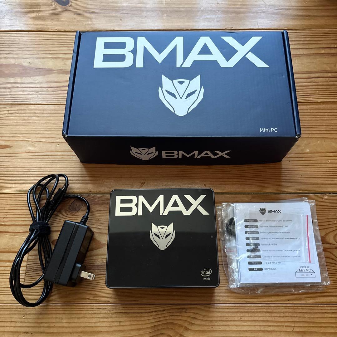 BMAX Mini PC 本体と付属品