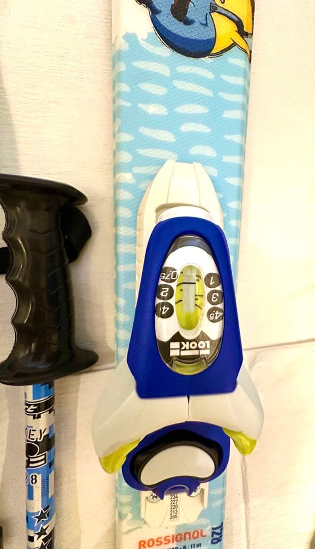新品未使用 ROSSIGNOL ミニオンデザインスキーセット　128㎝