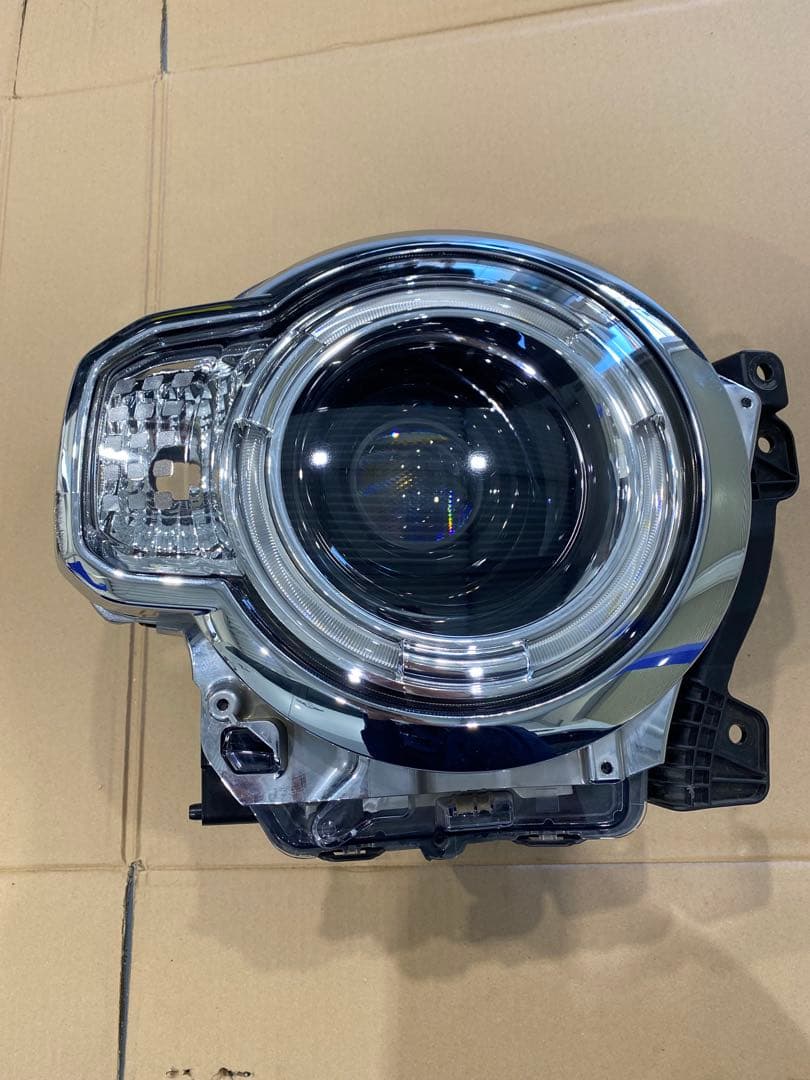 ハスラー MR92S 純正ヘッドライト 35120-59S14-000