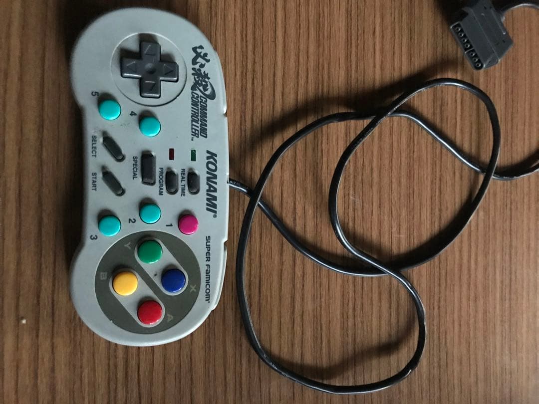 KONAMIのスーパーファミコン用コントローラー