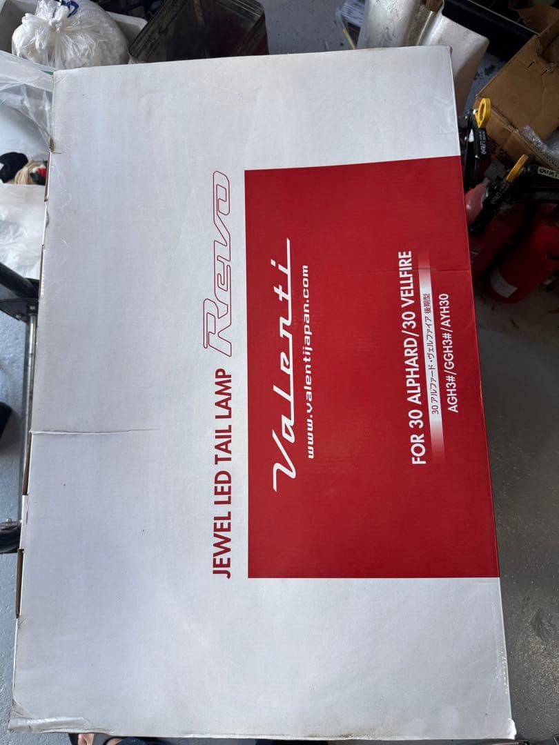 Valenti Revo Jewelled LED Tail アルファード