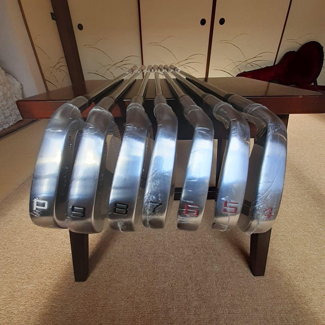 新品未使用マグレガーのキャビティアイアンセットの出品です。