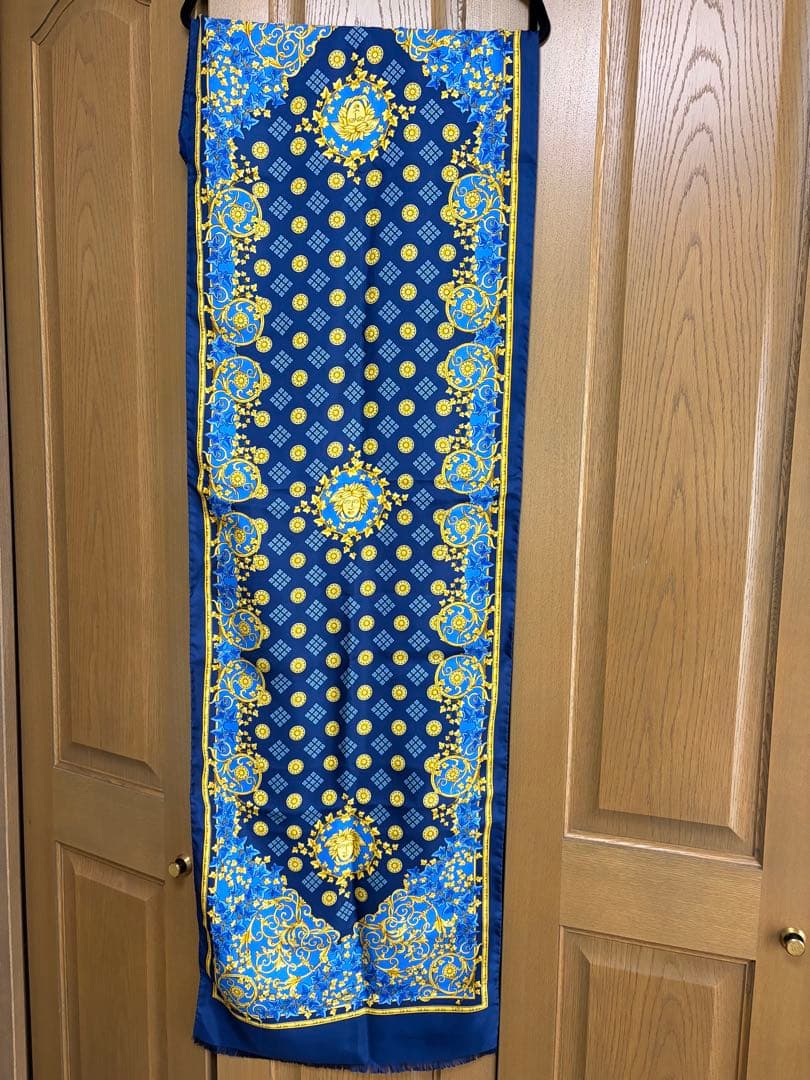 VERSACEヴェルサーチ ロングスカーフ　ブルー系