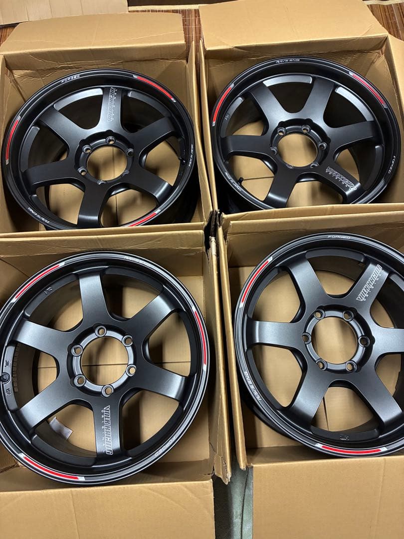 TE37 SB 18インチ マットガンブラック ハイエース　プラド　ランクル4本