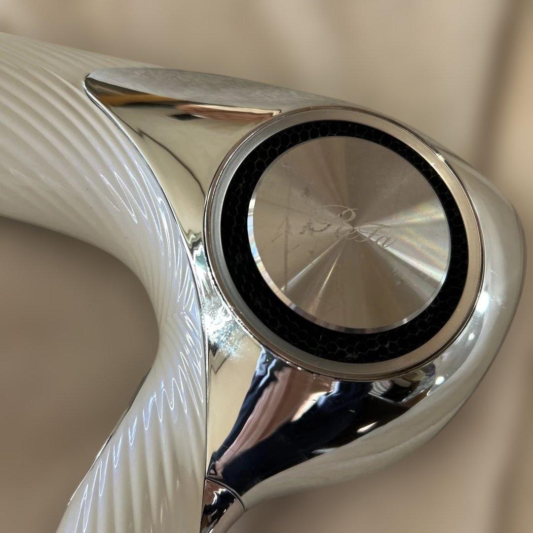 MTG ReFa BEAUTECH DRYER PROのホワイトモデル