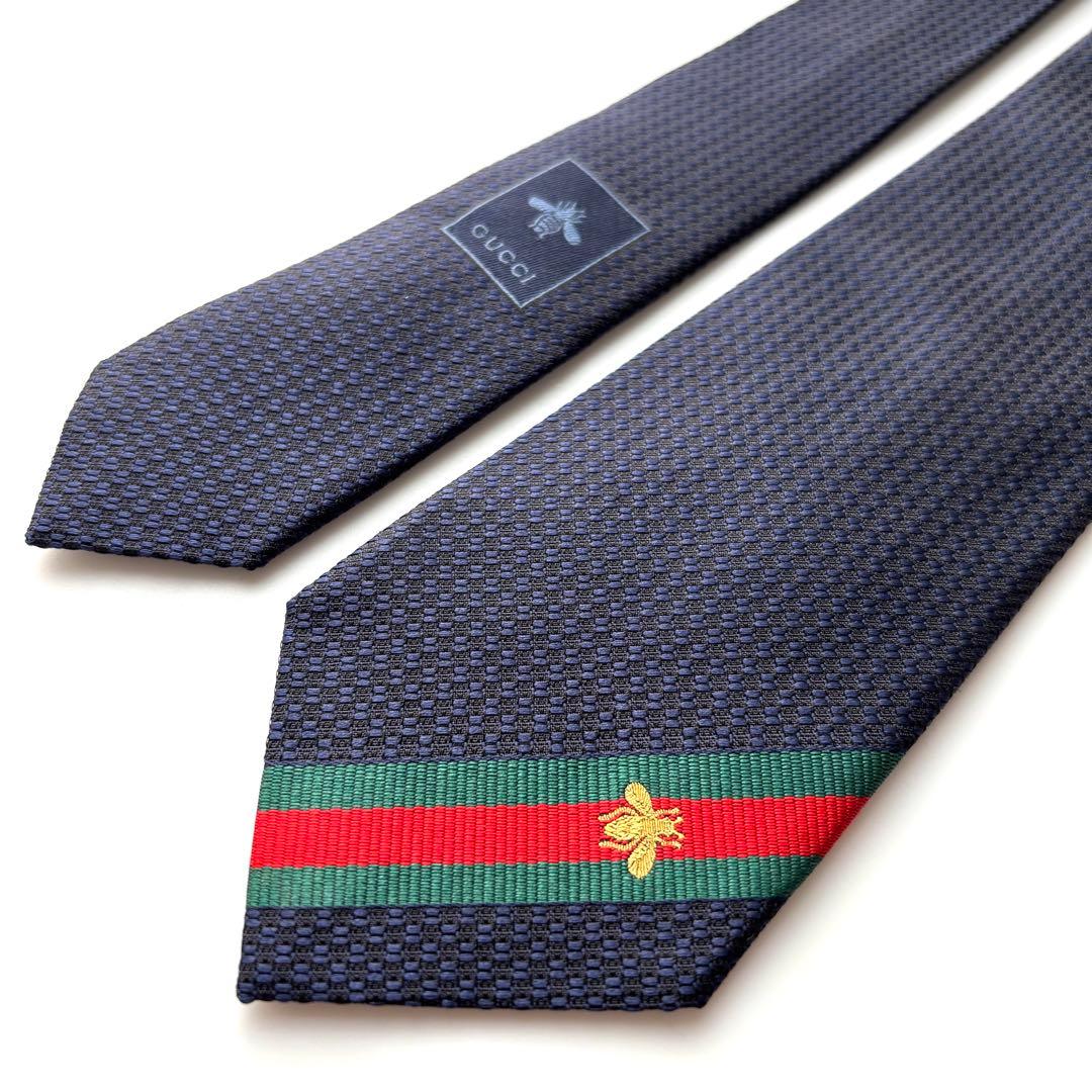 ꧁美品꧂ グッチ ネクタイ ナロータイ 無地 シェリーライン 蜂 ネイビー 現行