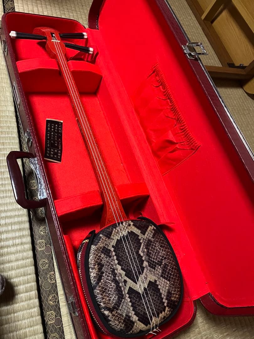 沖縄三味線（付属品・ケース付き）