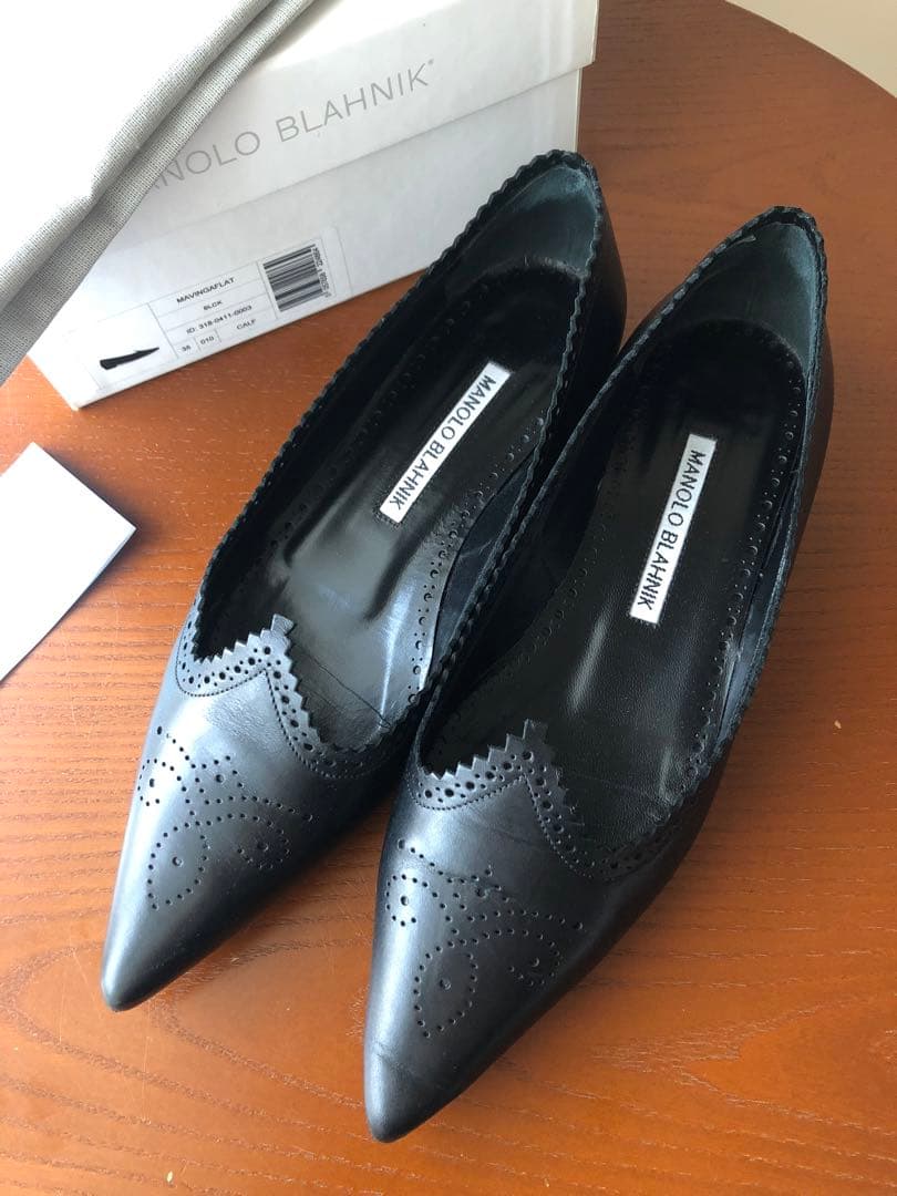 【新品同様品】マノロブラニク カーフ革 ポインテッド 黒 35
