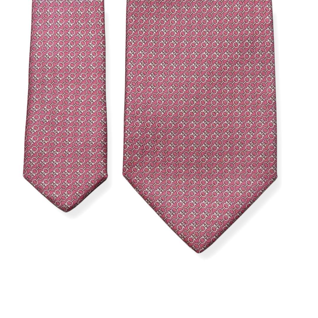 箱付き未使用✨サルヴァトーレフェラガモ　ネクタイ　ガンチーニ　ピンク　シルク