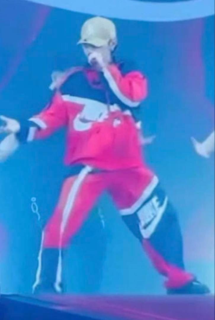 山田涼介　RED. NIKE