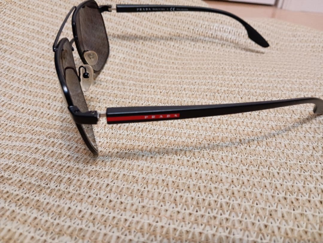 PRADA 偏光サングラス ケース付き