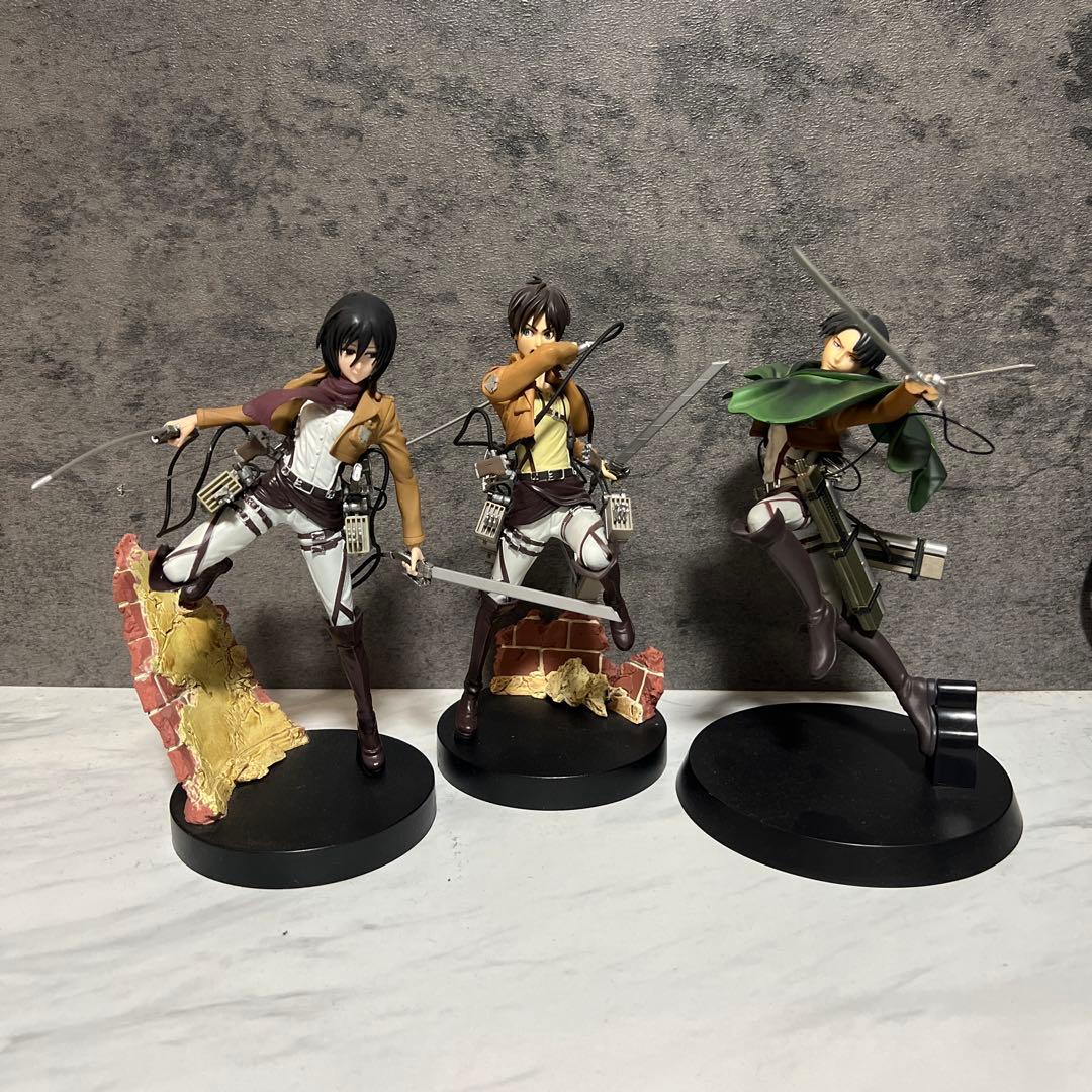 アオヤマ　テル　進撃の巨人 フィギュア　エレン　ミカサ　リヴァイ