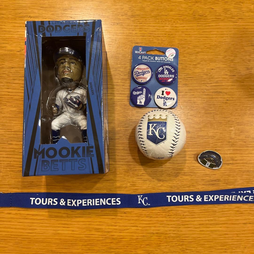 ムーキーベッツ　ボブルヘッドと記念グッズセット