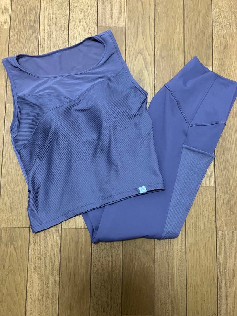 【SUKALA】未使用品ツインクロスショートタンク＆リブカーヴィーレギンス