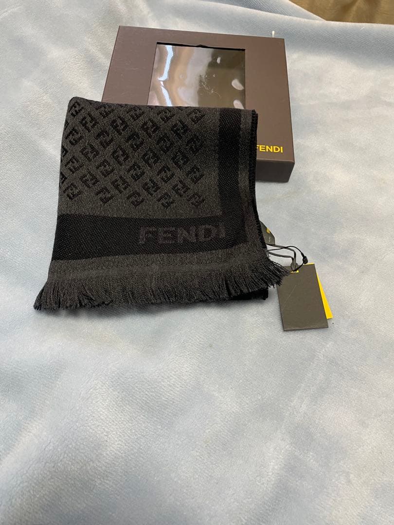 FENDI ブラック マフラー フリンジ付き