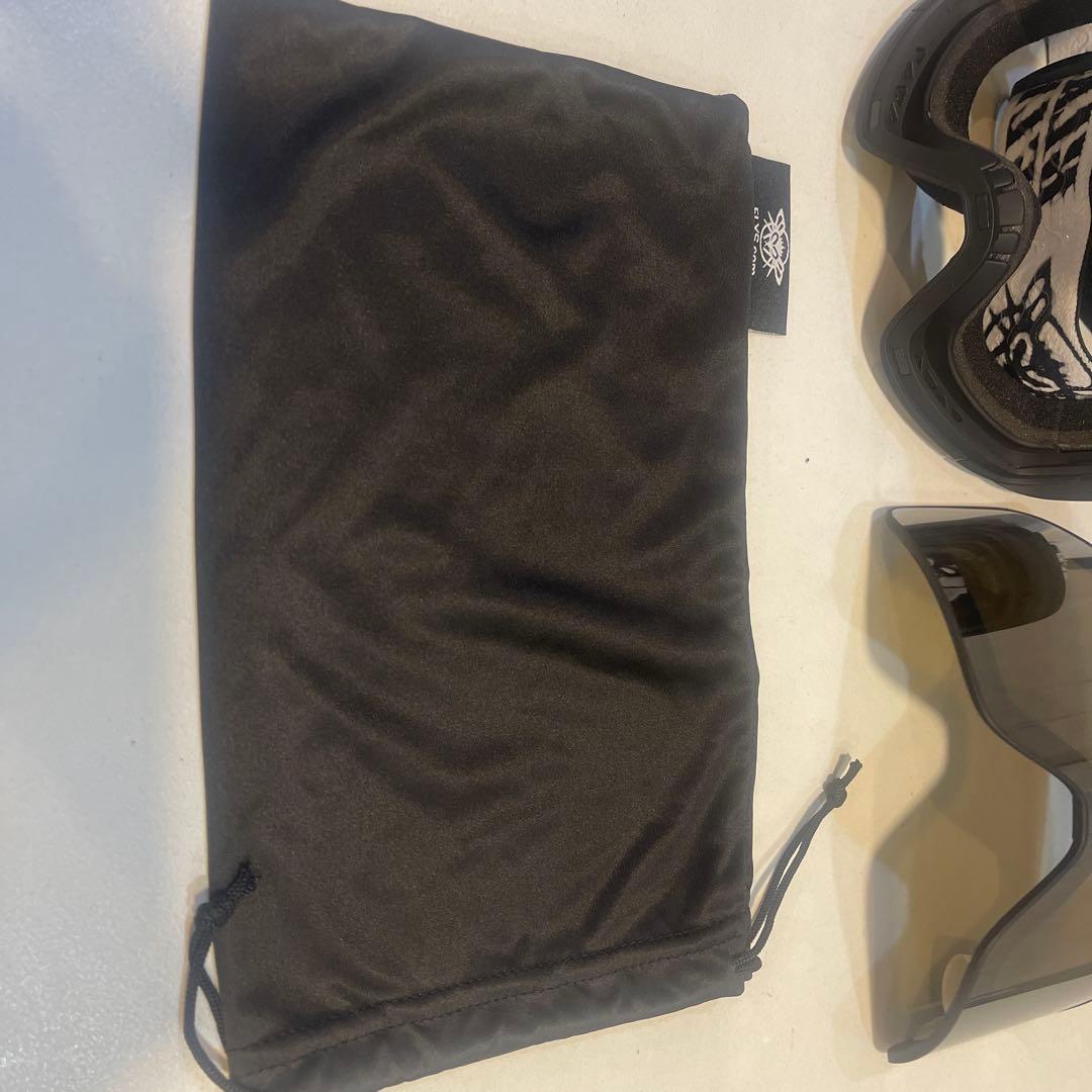 BLACKFLYS スノーゴーグル mirrorライトスモーク　マグネット式