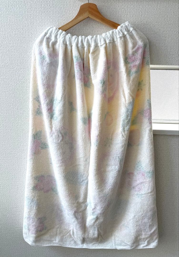 美品　サンリオ　ハローキティ⭐︎トロピカル⭐︎ フルーツ　ハイビスカス　ラップタオル