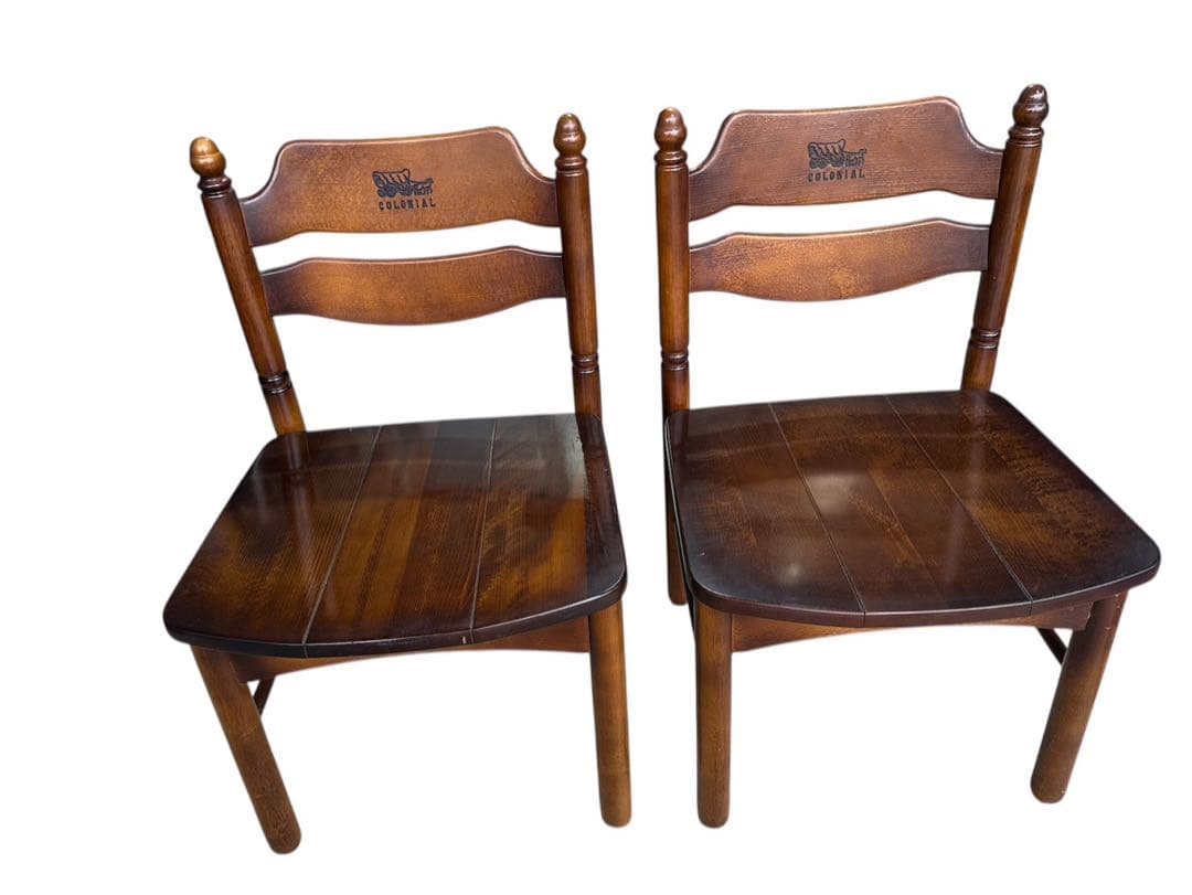 オールドカリモク　コロニアル　ダイニングチェア　2脚セット　椅子　馬車の彫刻入り