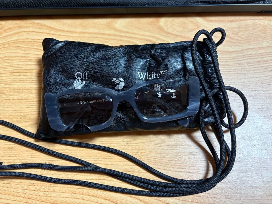 小物 Off-White Cady Sunglasses