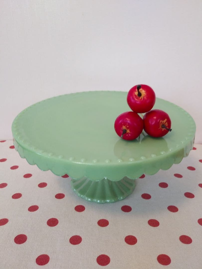 斜めなケーキスタンド　ディスプレイスタンド　グリーン　レトロ