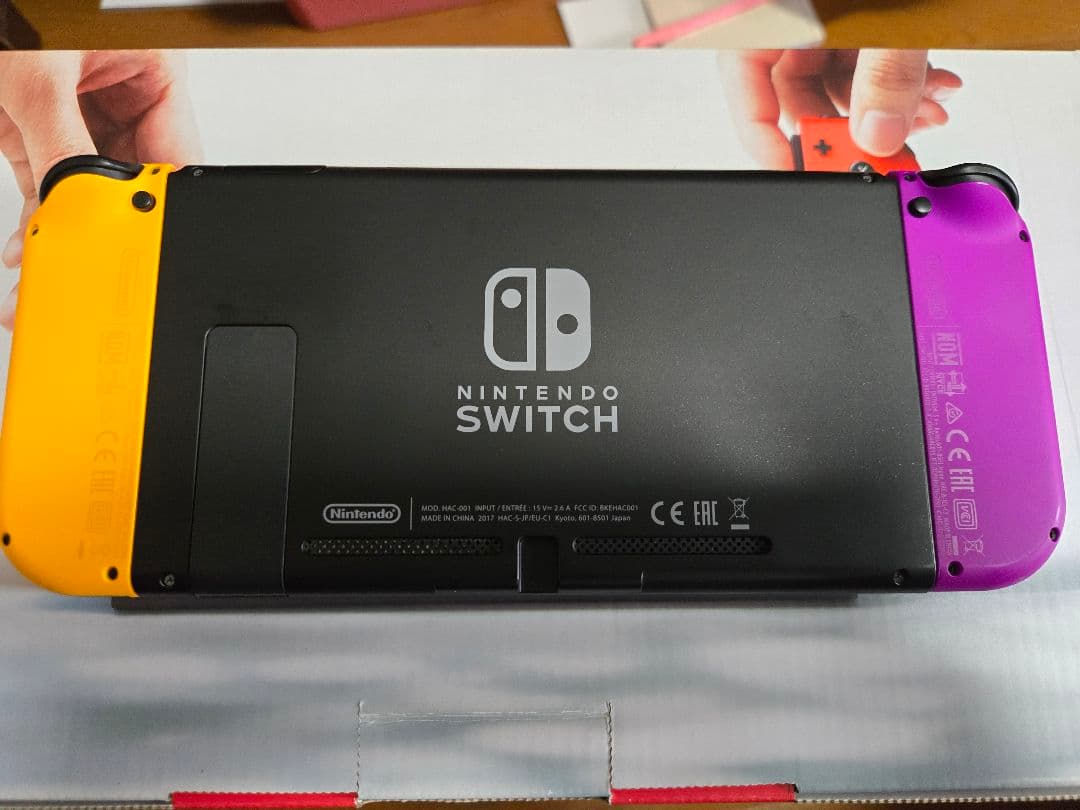 Nintendo Switch 本体・外箱・付属品 (オマケ：持ち運びケース付)