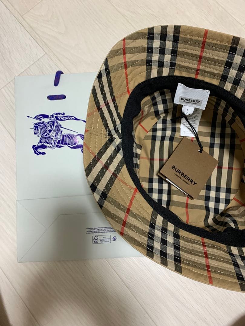 バーバリー　コットンベルトバケットハット　ベージュ色