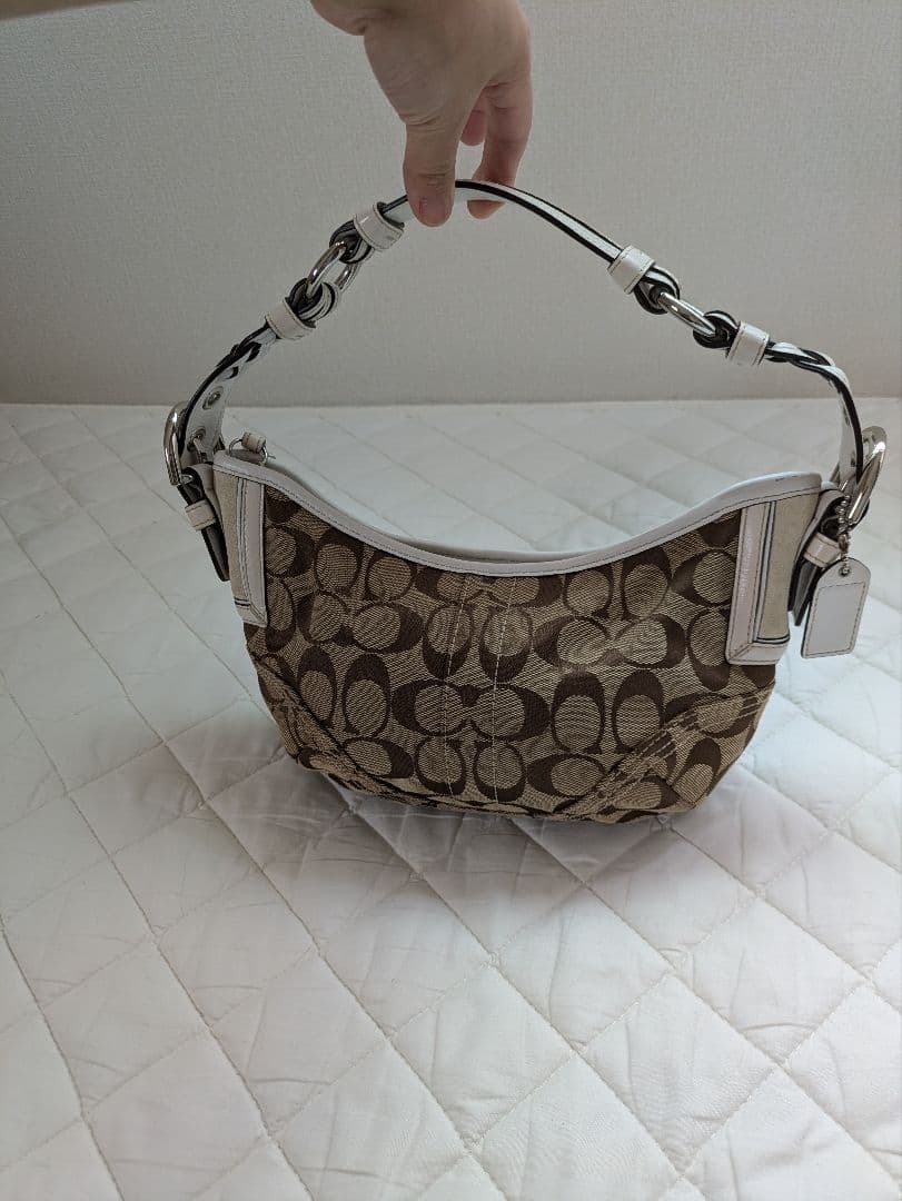 コーチcoach茶色シグネチャー模様キャンバス 半円形スモールホーボーバッグ