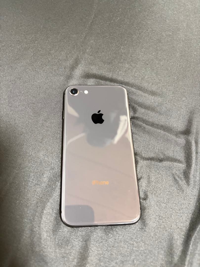 iPhone8本体　64GB