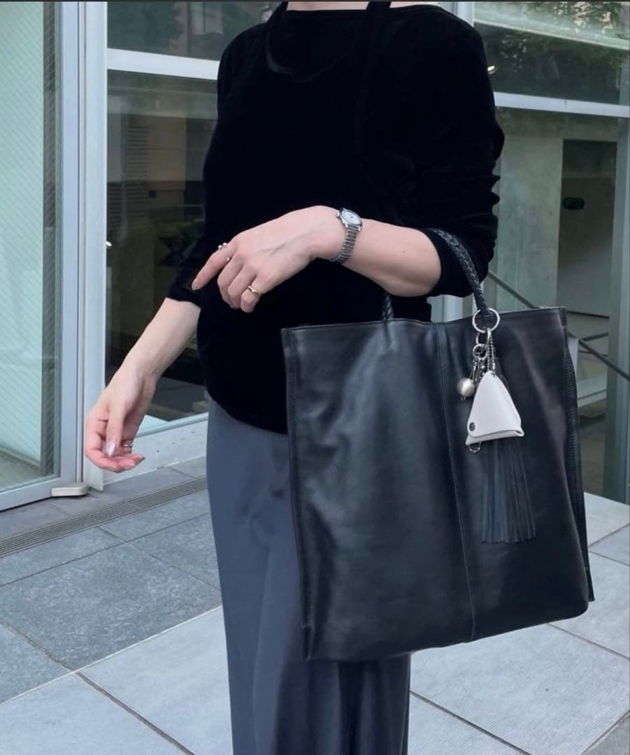 イアパピヨネ タッセルトートバッグ《本革/A4サイズ対応》 ブラック