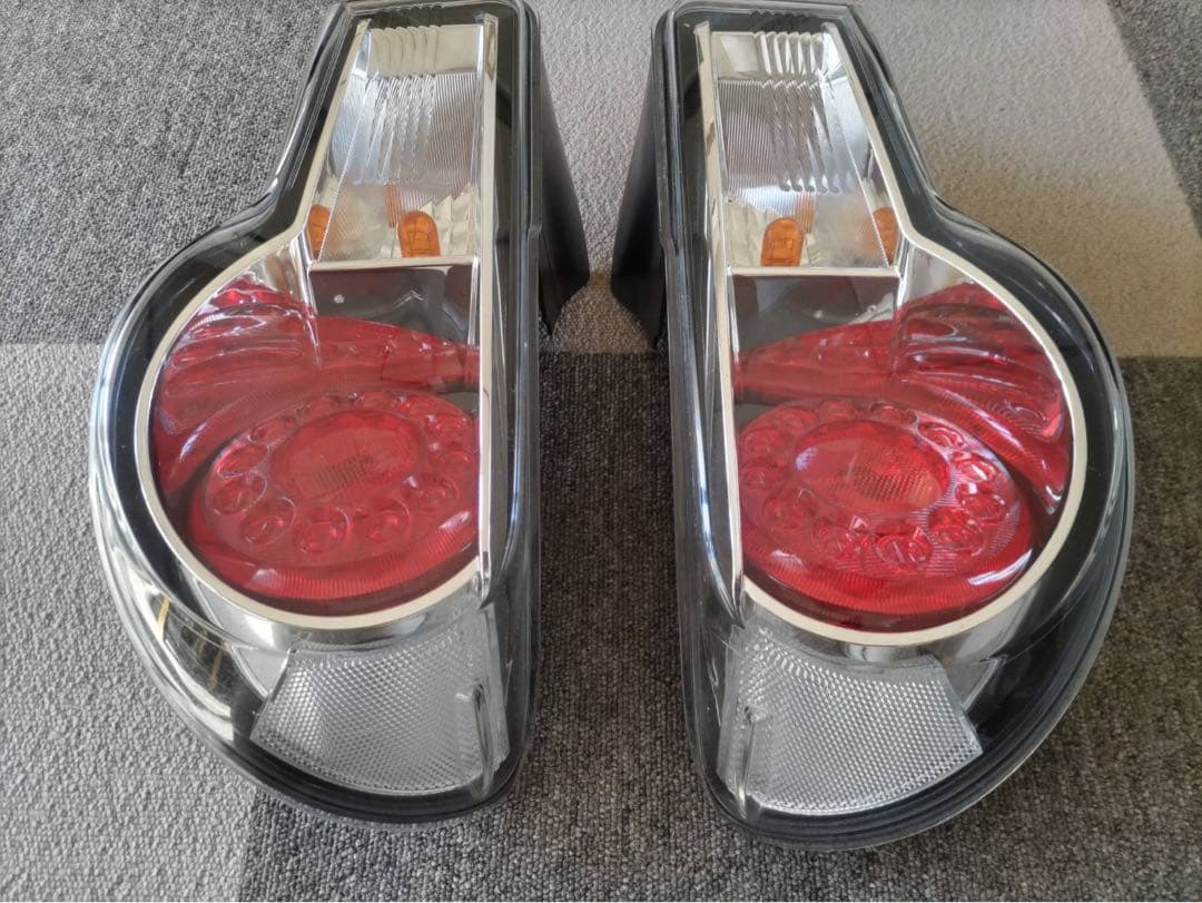 トヨタ86 前期型　純正テール　左右セット