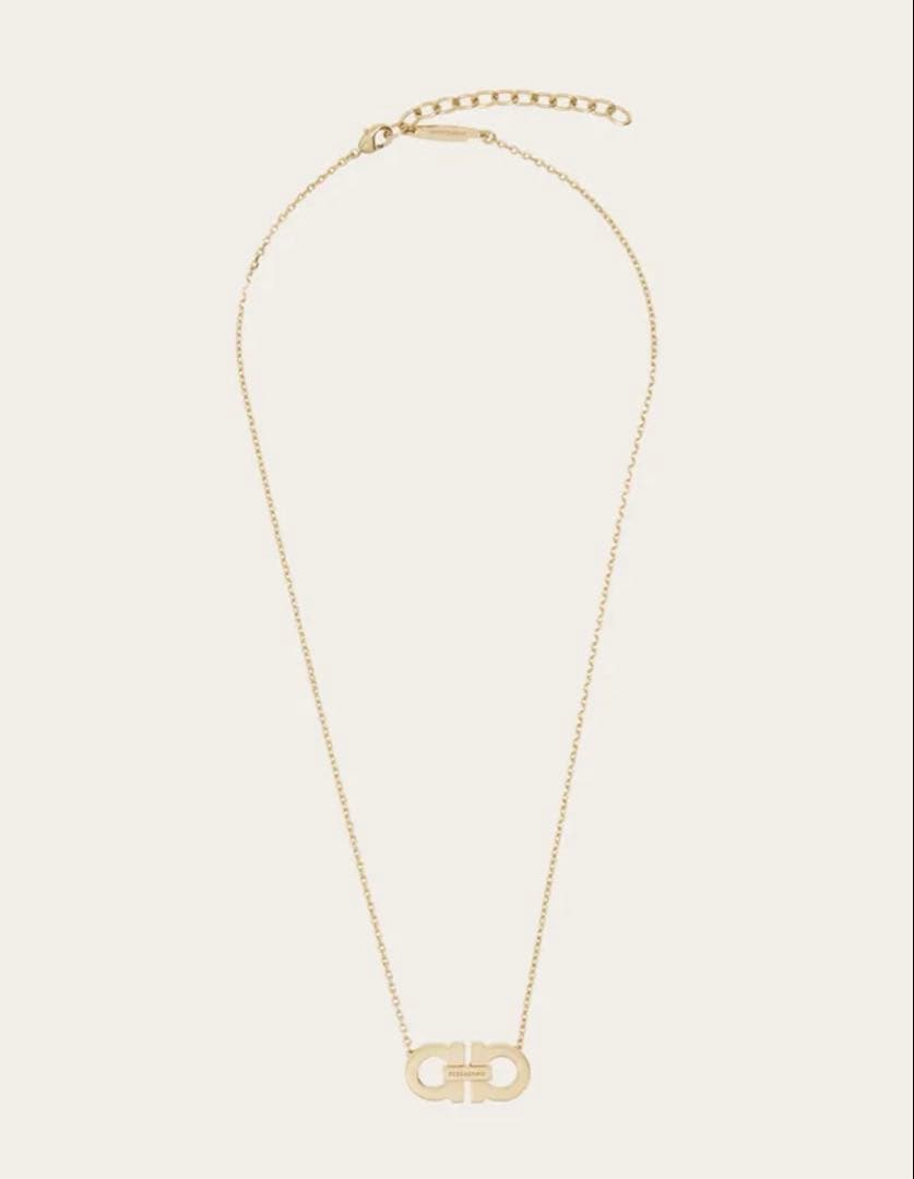 美品　箱／袋付き　FERRAGAMO ゴールドロゴネックレス