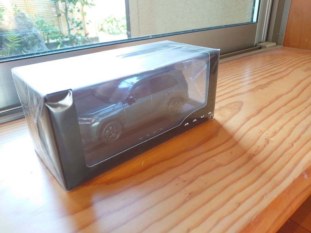 新型RAV4　ADVENTURE　エバーレスト　カラーサンプル