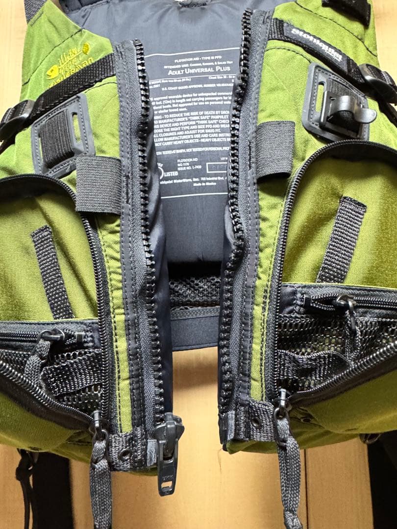 Stohlquist Fisherman ライフジャケット 緑