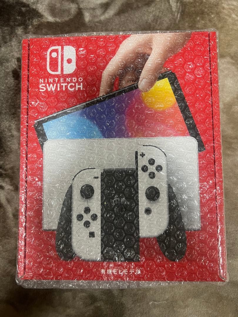 Nintendo Switch 本体 ホワイト/ブラック 新品未使用未開封です。