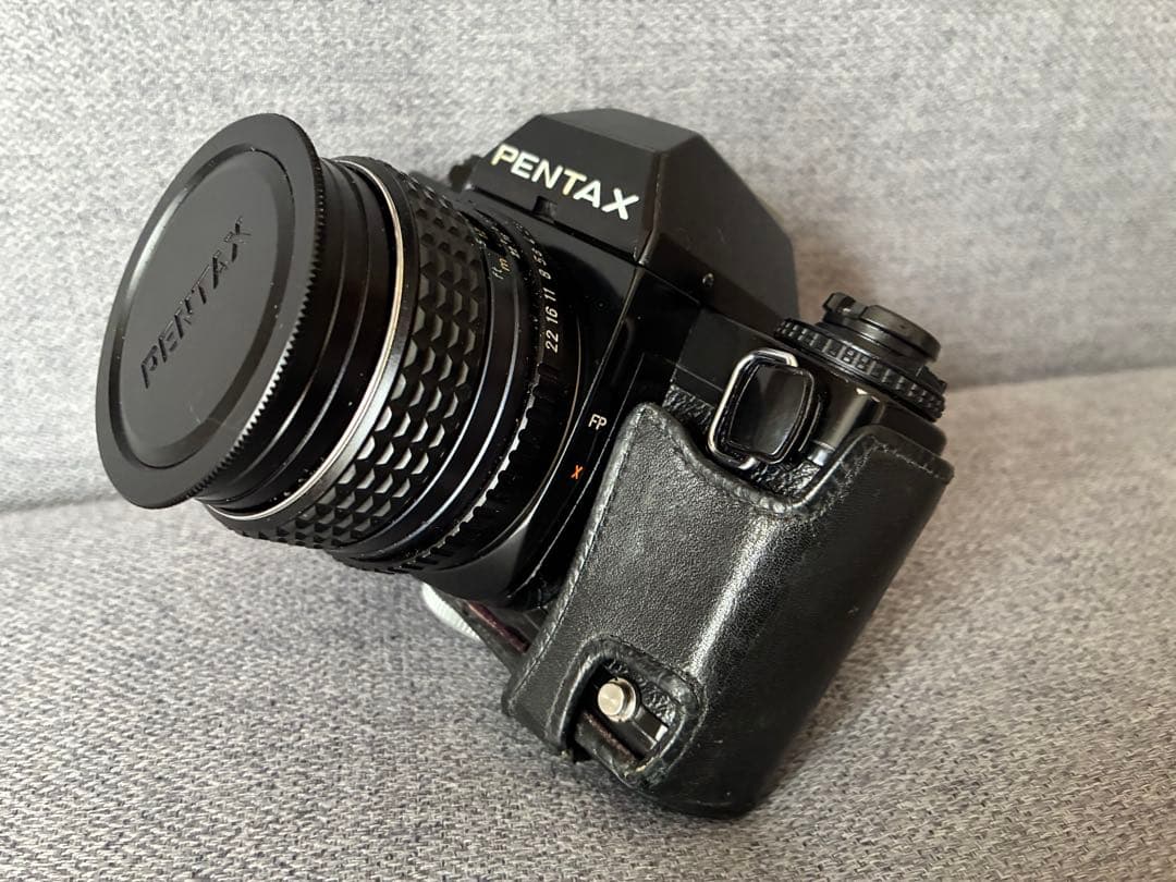 PENTAX LX. 一眼レフカメラ ブラック レンズ3本とフラッシュ付き。