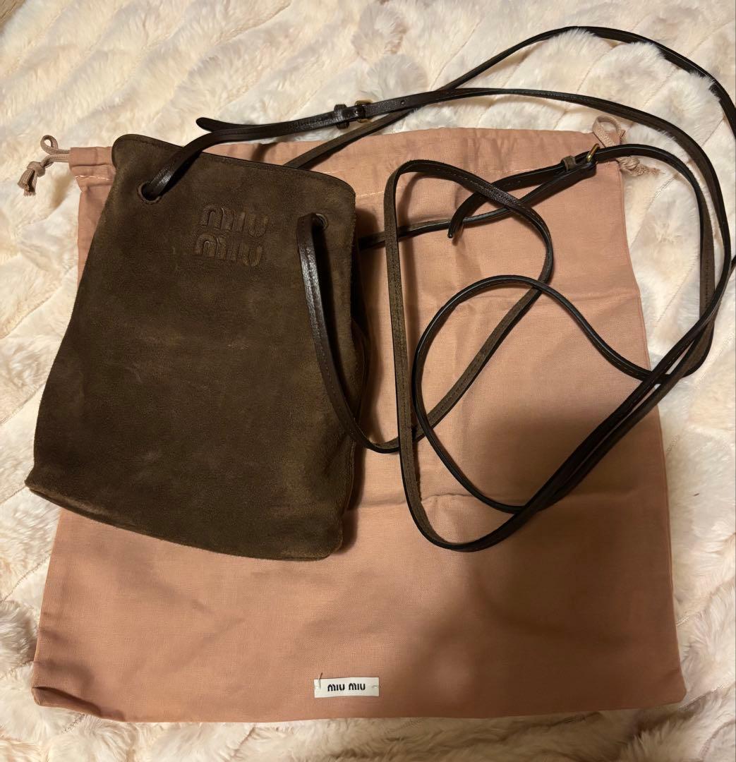 MIUMIUショルダーポーチ
