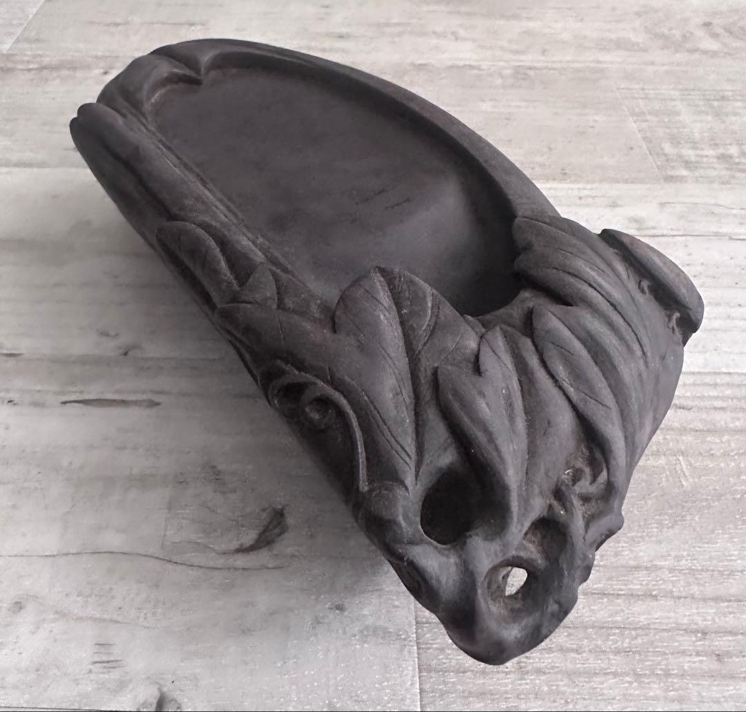 大バーゲンアンティークの茄子と裏に雲をあしらった彫刻硯　木製外枠付き‼️