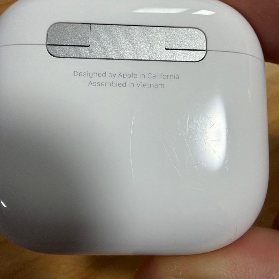 AirPods 4（ノイズキャンセリング）