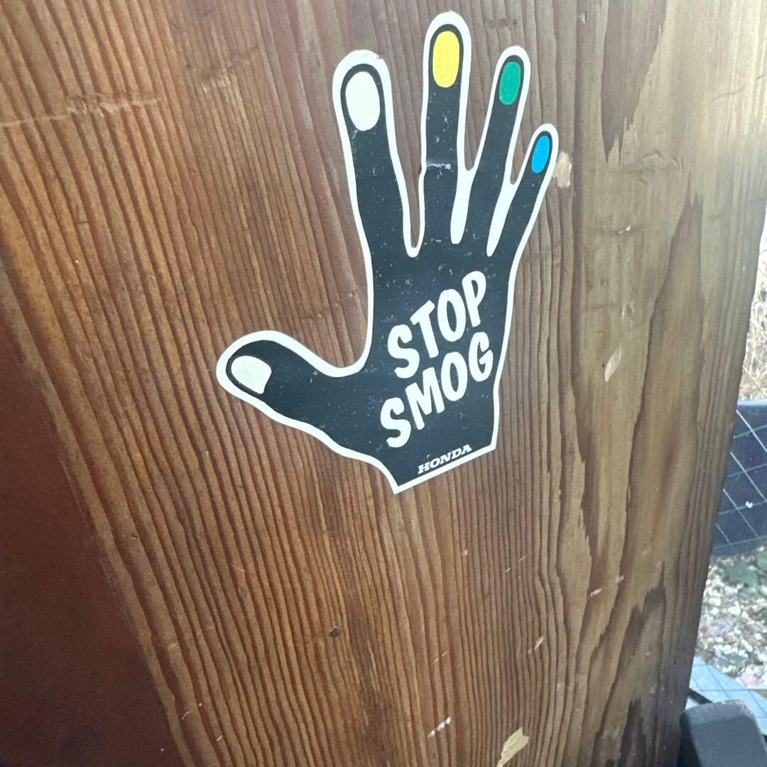 最終お値下げ❣️木製棚タンス、本棚　STOP SMOGステッカー