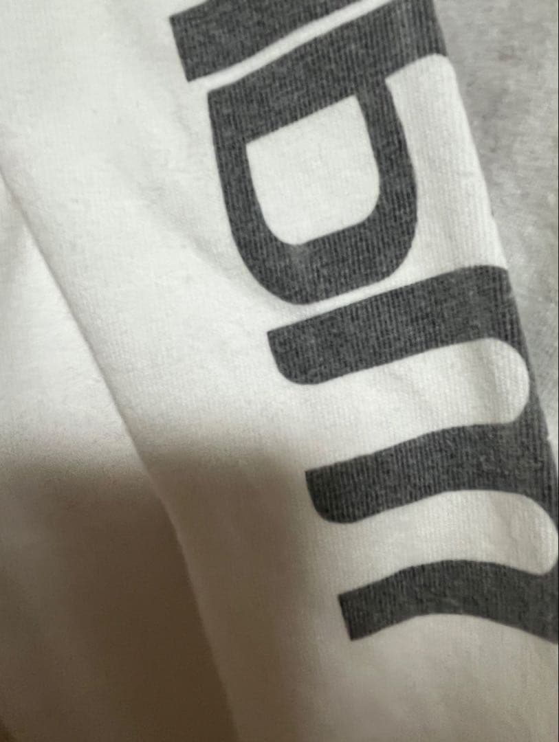 新品タグ付2025ドゥーズィエムクラスhooked Tシャツ 匿名