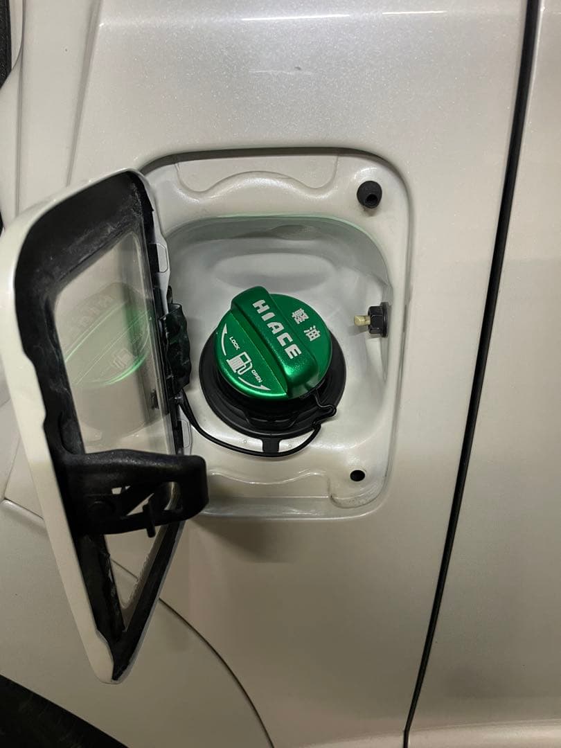 200系 ハイエース　HONEST フューエルリッドカバー　オマケ付き