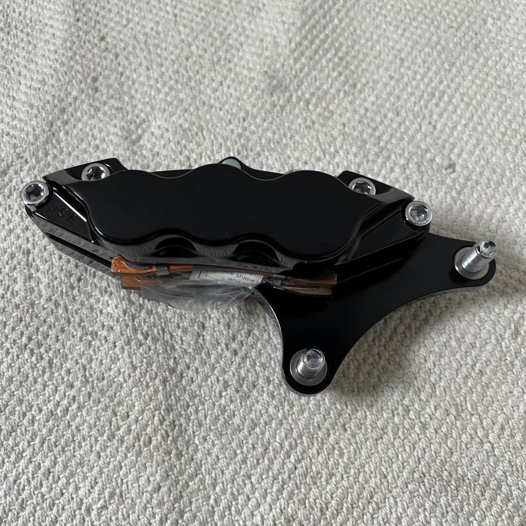 パフォーマンスマシン　ブレーキキャリパー　フロント