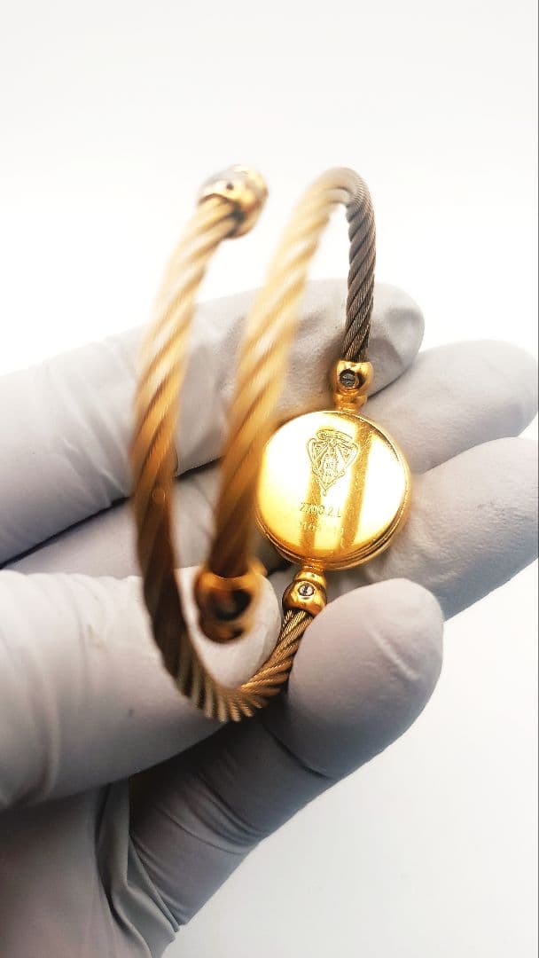 週末限定【稼働品】箱付き。グッチ　GUCCI 2700.2.L