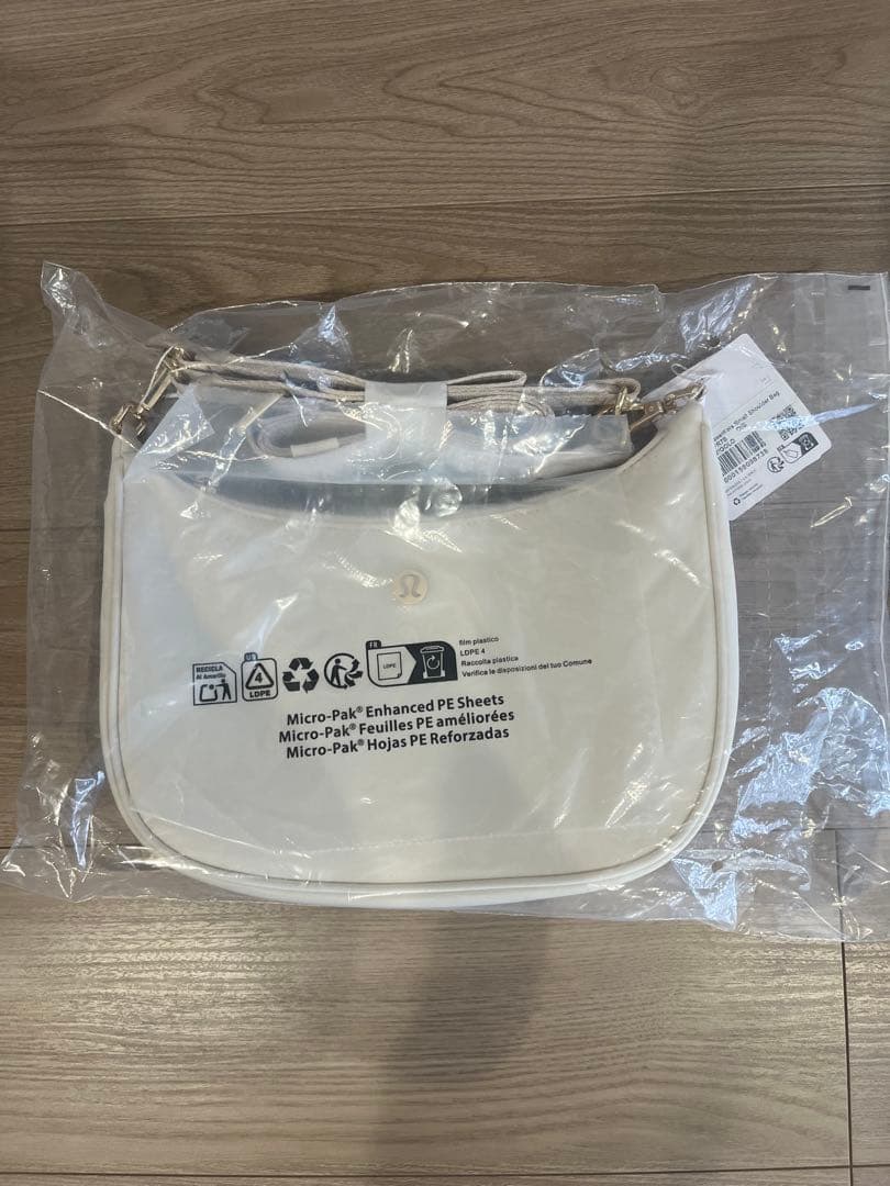 新品City Essentials Small Shoulder Bag 3L