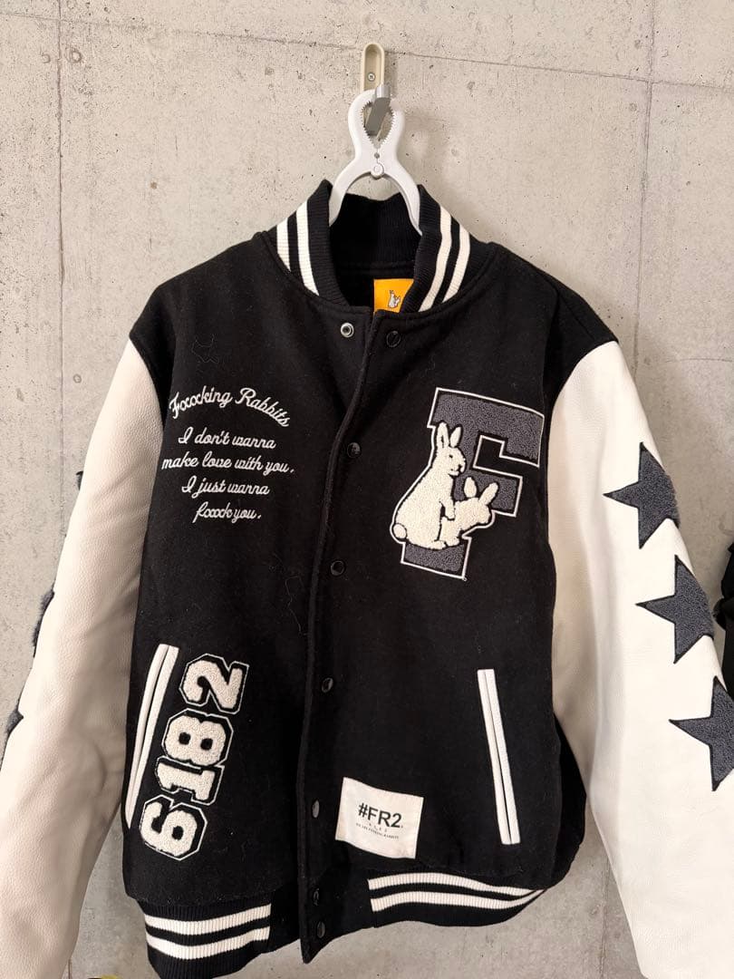 FR2 エフアールツー スタジャン ラビット 袖レザー ブラック ホワイト